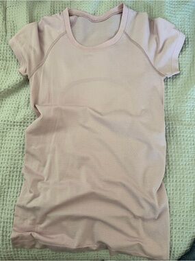 lululemon athletica Light Pink Short Sleeve Performance Tee